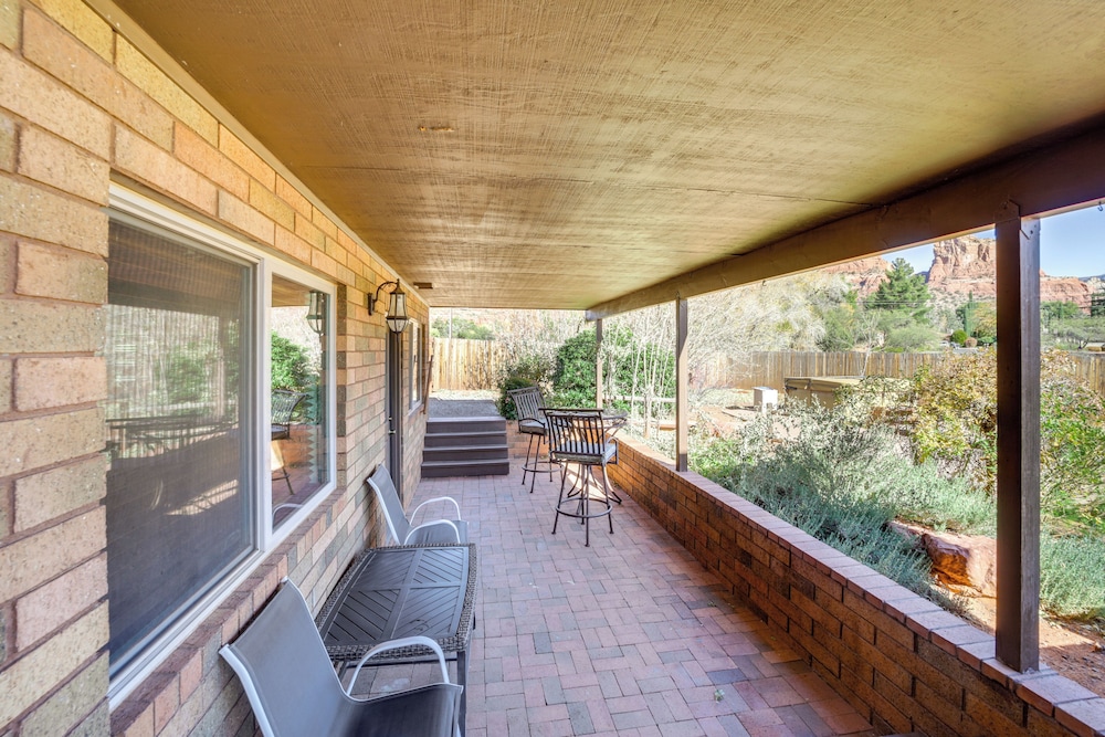 Castle Rock Views: Sedona Retreat w/ Hot Tub!