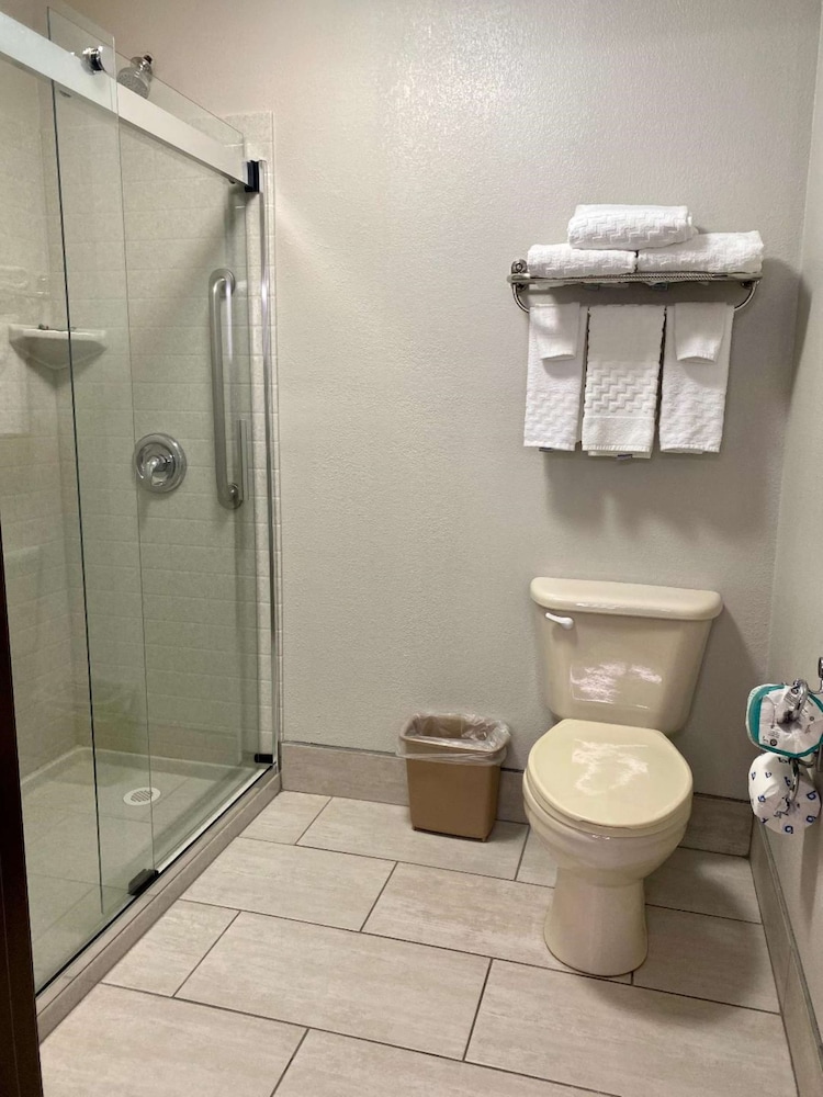 Emporia Vacations - Best Western Emporia Inn - Property Image 1