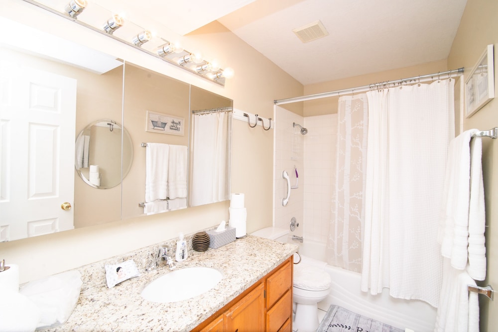 Heart Of Ogden, 25 Minutes To Snowbasin Ski Resort 3 Bedroom Duplex by Redawning view 5