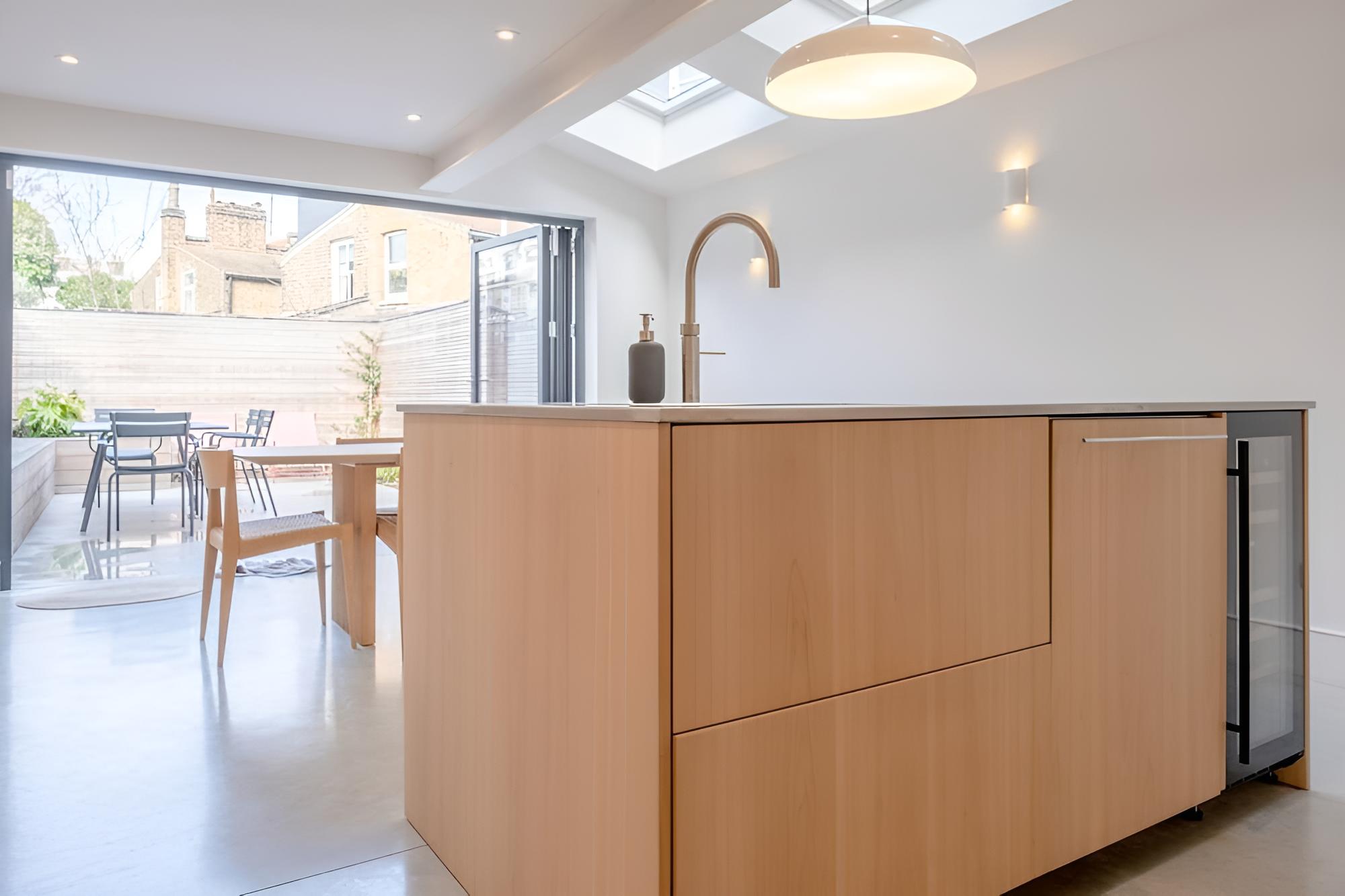 Beautiful Minimalistic 2BD House - Victoria Park
