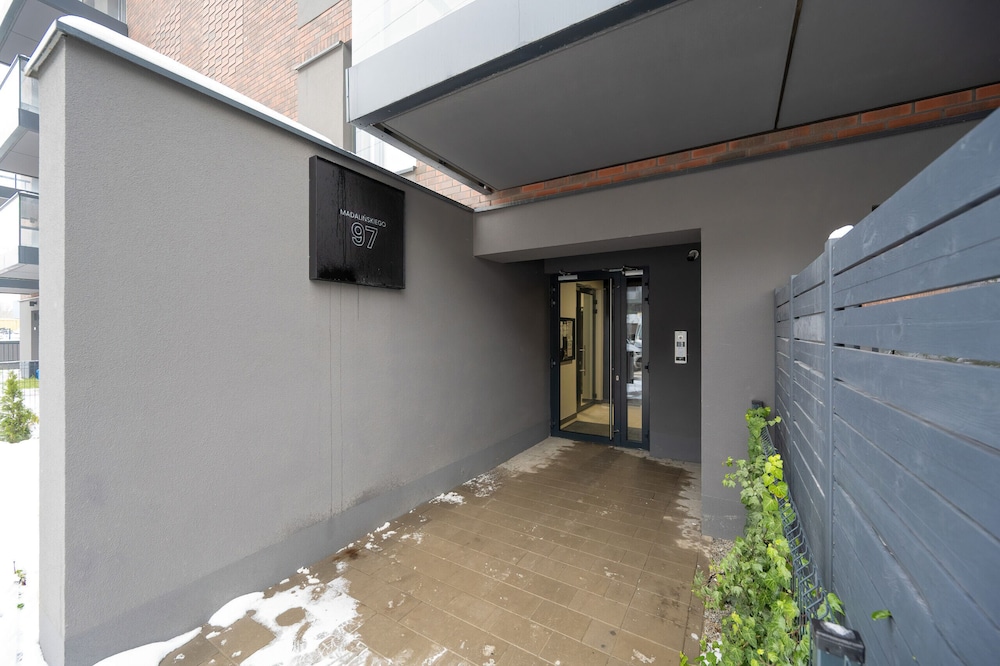 Elegant Studio Free Garage by Renters view 3