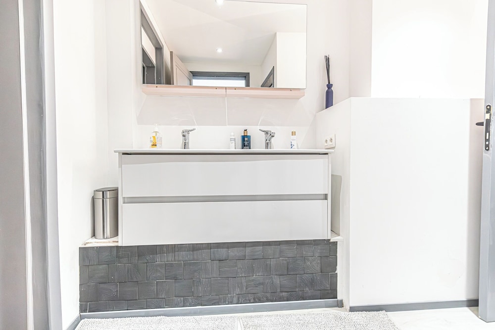 Comfy 5BR Apartment in Heart of Ghent