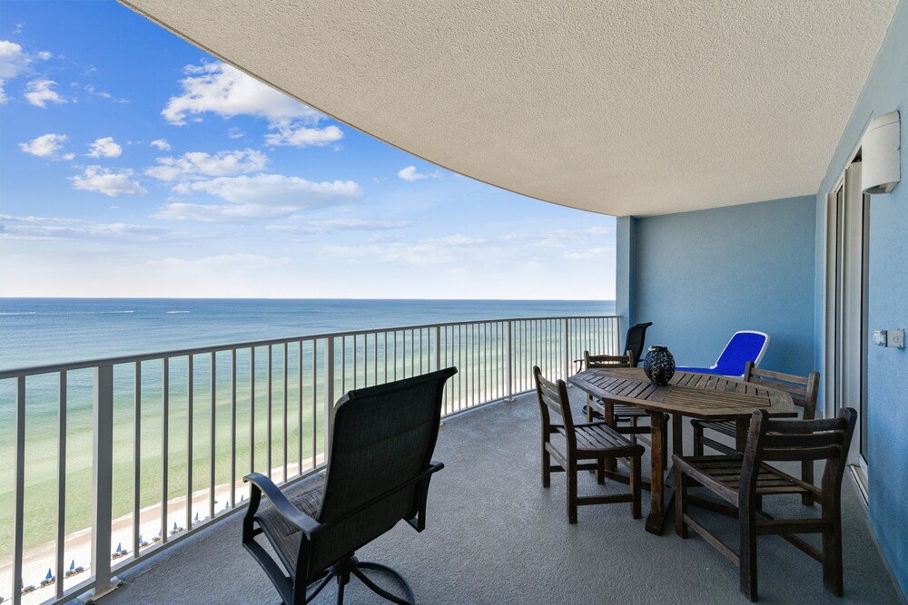 Twin Palms by Book That Condo
