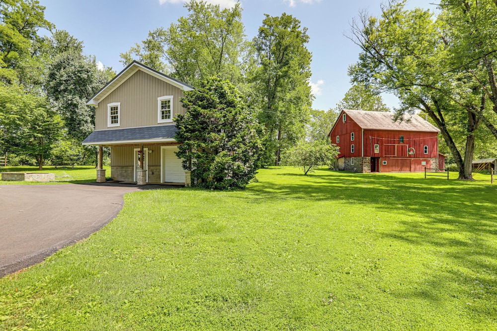 Walk to River: Couples Retreat in Kintnersville!