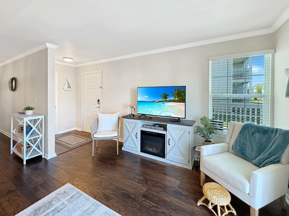 Coastal Retreat - Stay for 6!