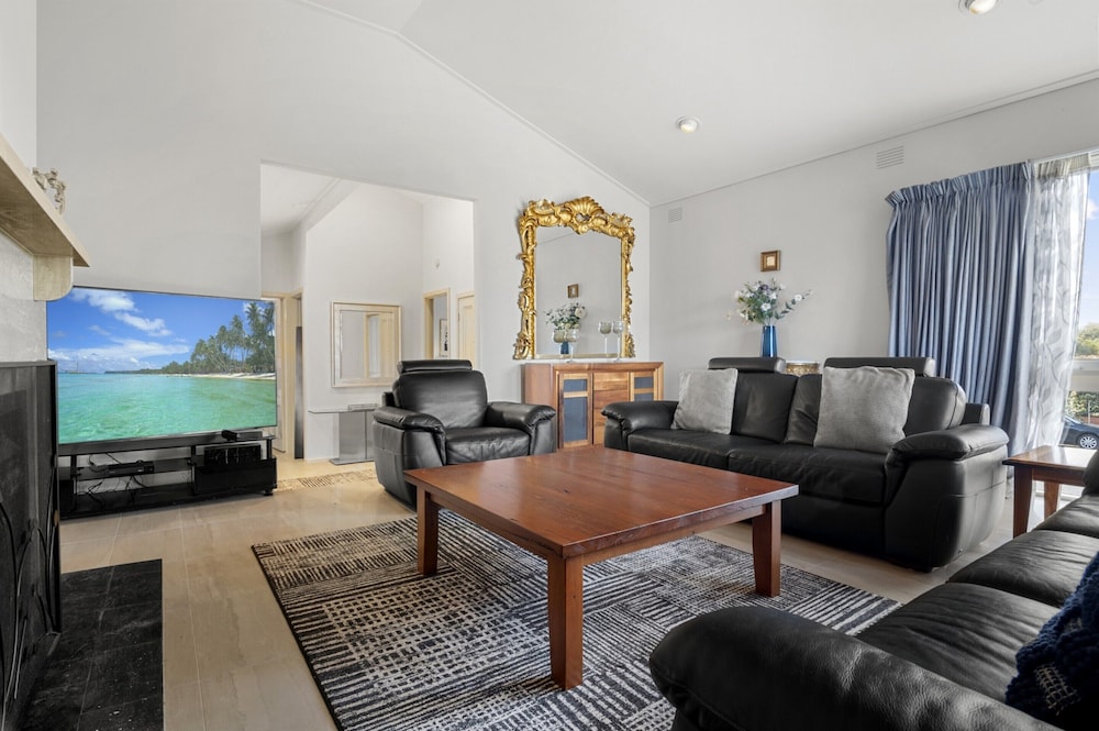 5-bed Haven With Pool Minutes From Beaches