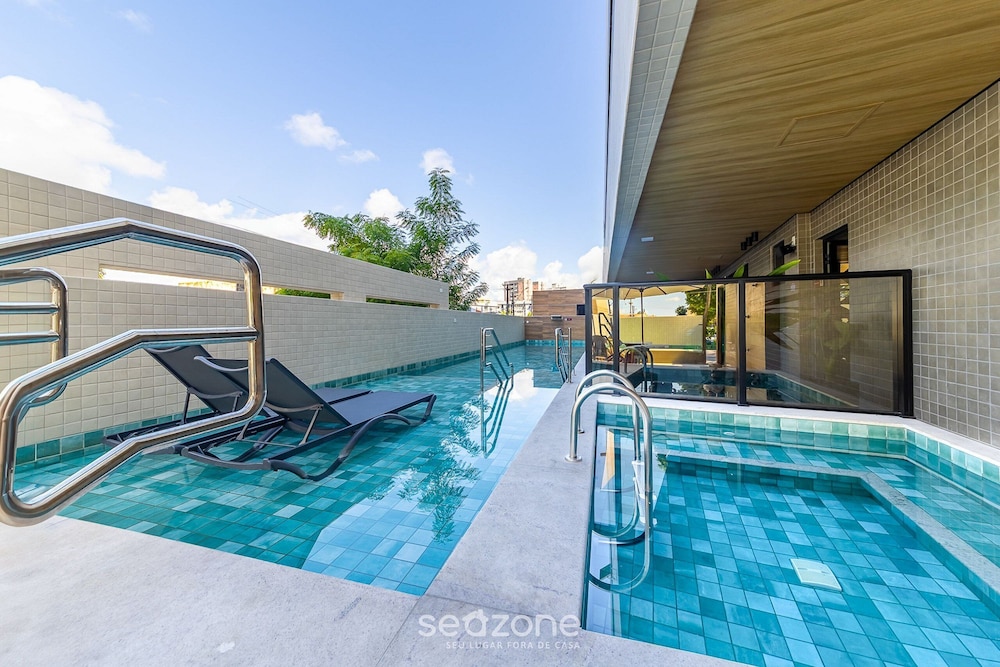 Stay With a Pool and gym 350m From the Beach in a Prime Location in Maceio - SLI