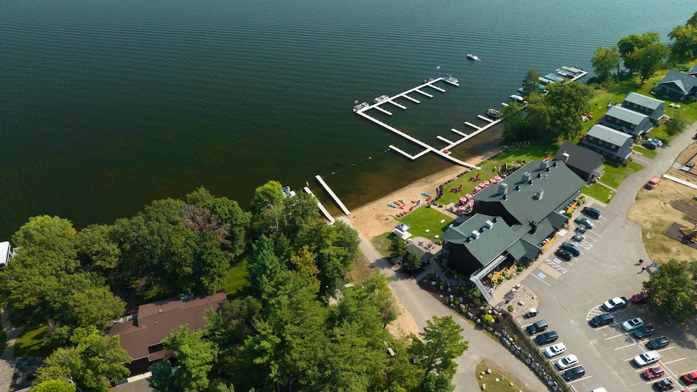 Quarterdeck Resort & Restaurant