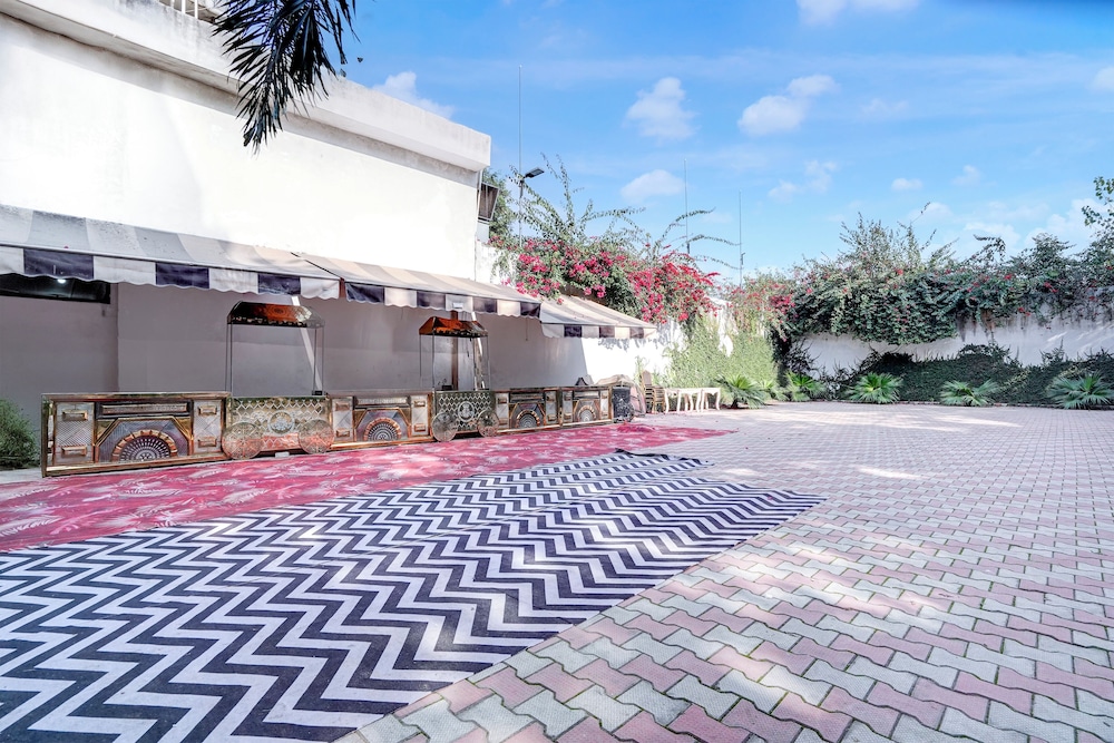 Nirvana Hotel & Banquet