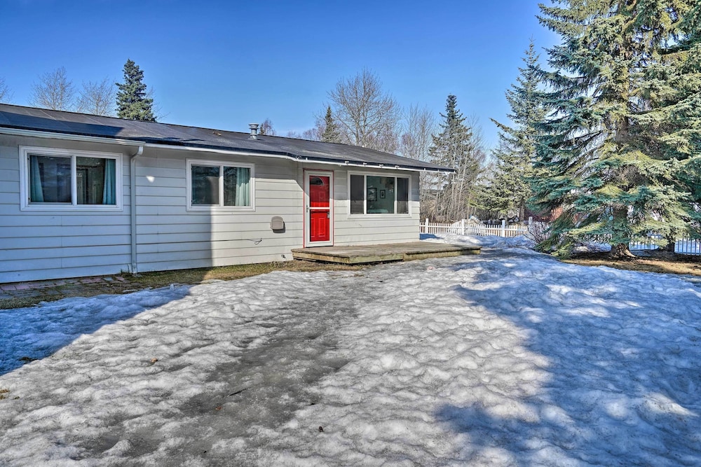 Relaxing Anchorage Home ~ 1 Mi to Downtown! view 4