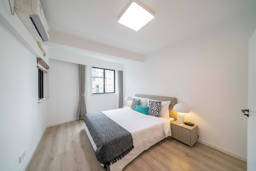 Tyms 2BR APT Hongqiao Paris Classic
