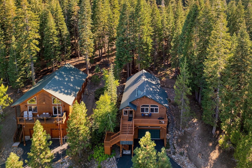 Golden Summit by Avantstay Stunning Secluded Cabin w Access to Tahoe Donner