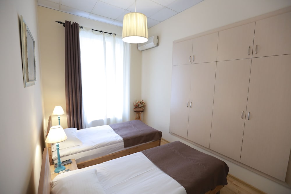 Midtown Hostel