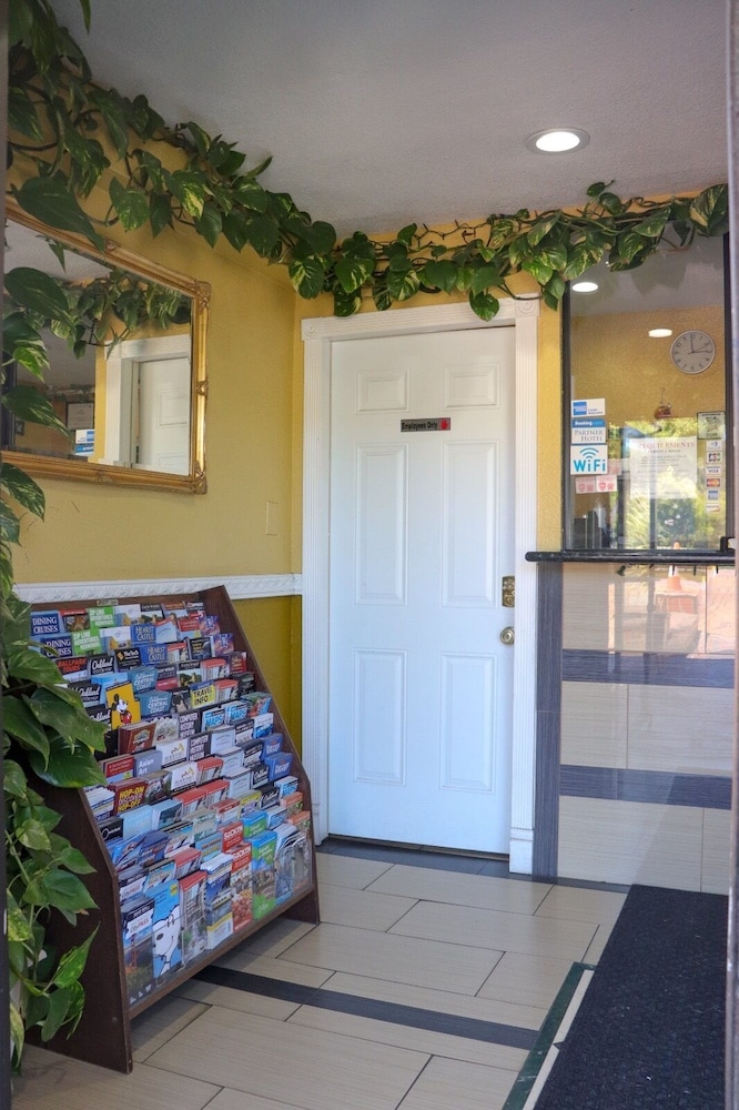 Vallejo Vacations - Motel 7 - Property Image 22