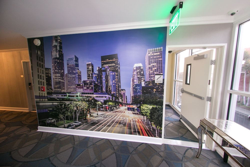Metropolitan Inn & Suites