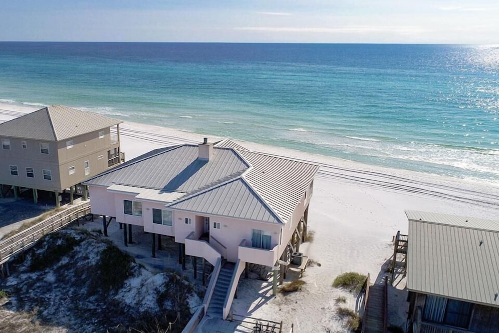 Luna Sea 4 Bedroom Holiday Home by Five Star Properties