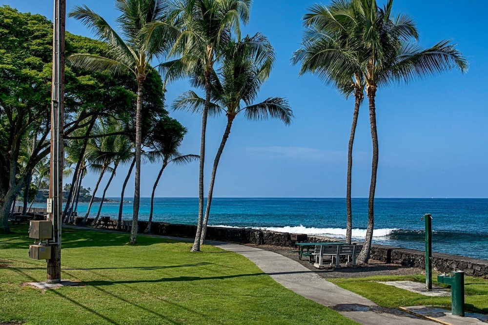 Complete Remodel - Ocean & Mountain Views - Concierge - Walk to Magic Sands - Vrkcv