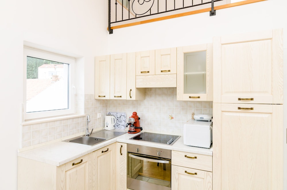 Cozy Duplex Apartment A2, in a Stone Built House, Sunset Beach Near Dubrovnik