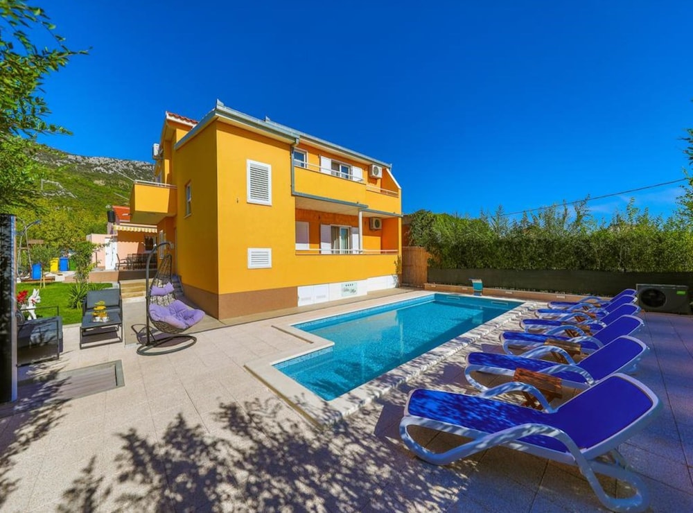 Kastel Luksic Scenic Villa With Pool