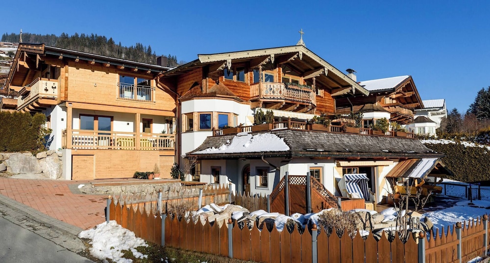 Luxury Chalet 330 m² Sauna, Jacuzzi & Mountain View