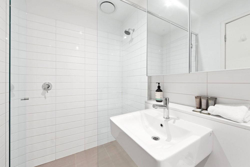Sleek South Yarra 2-bed With Alfresco Dining
