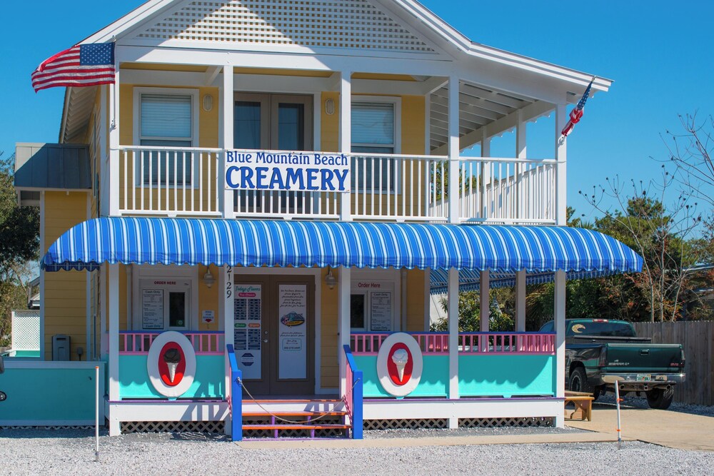 Aquamarine! Sleeps 12! Close to Community Pool! Private Beach Access!