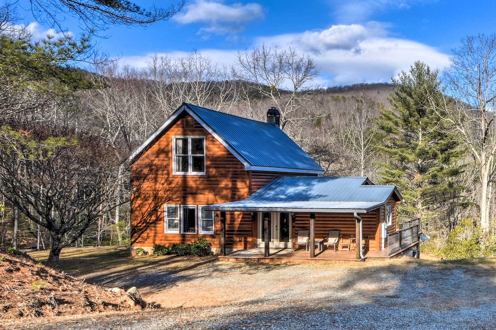Twin Pines Hill House - Fire Pit & Mountain View
