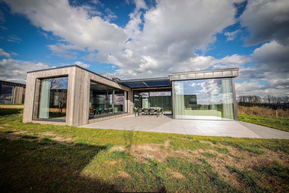 Modern Maison Near Somme-leuze