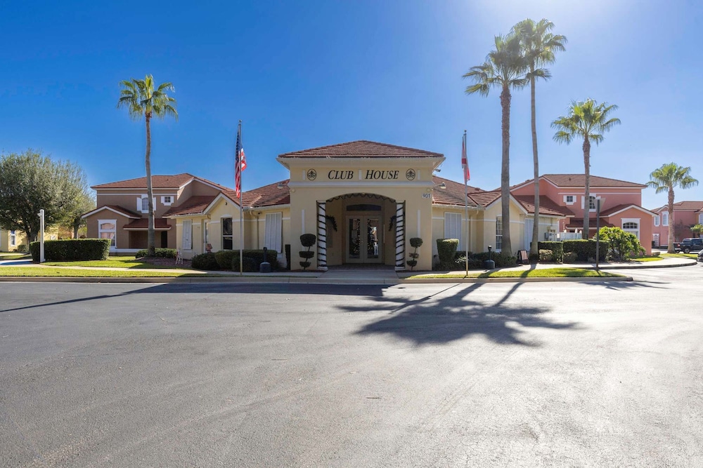 3BR Townhome Steps From Theme Parks Sleeps 6 view 4