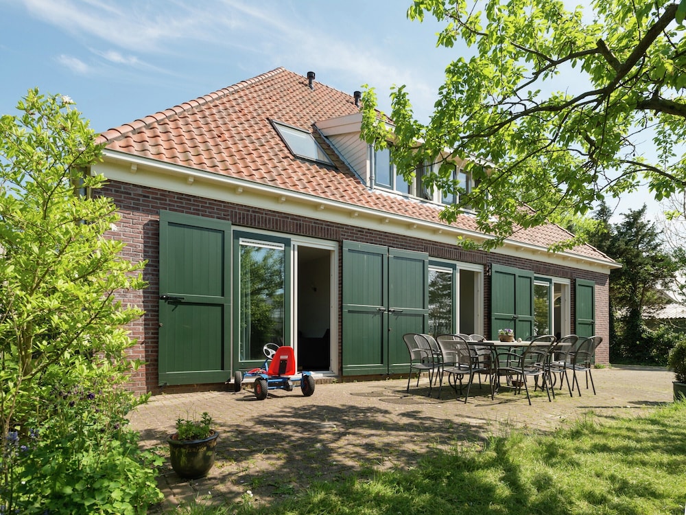 Inviting Holiday Home in Zuidoostbeemster near Center & Forest