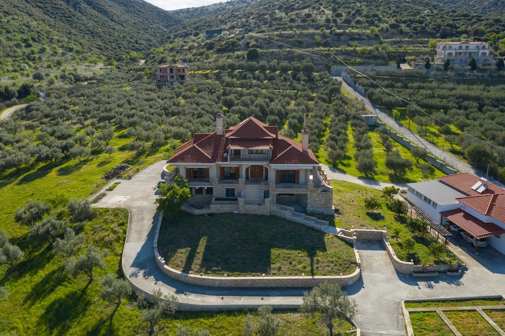 Paul's American Mansion- Volos suburb