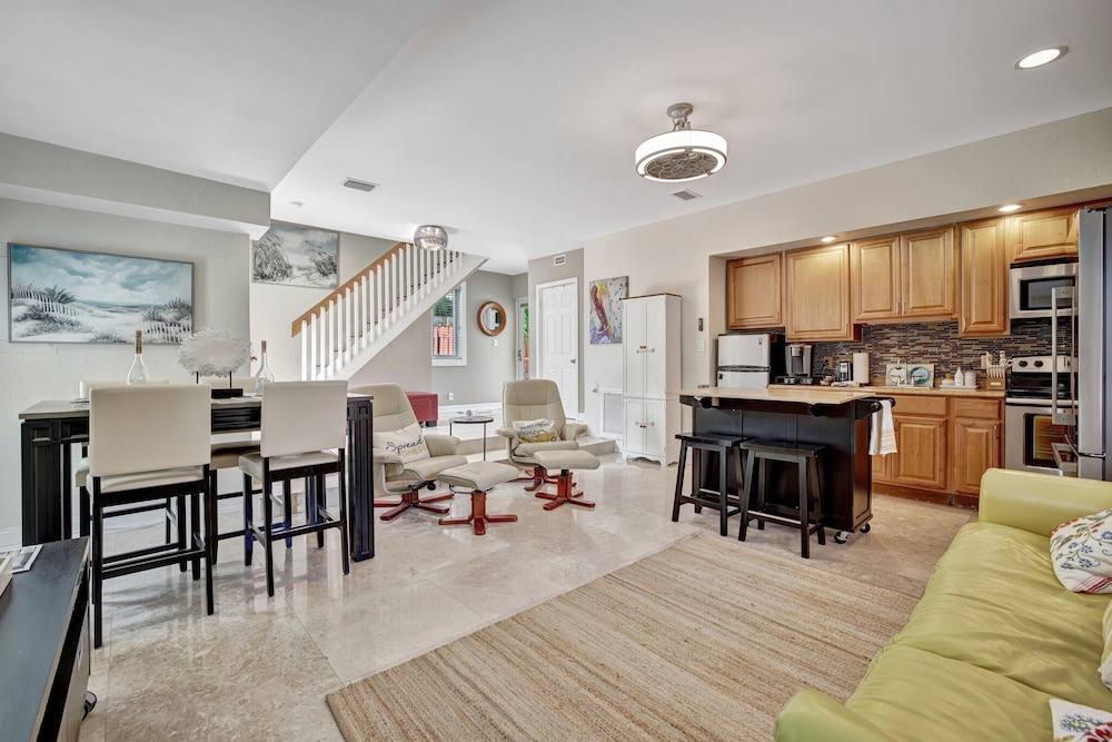 Beach Duplex 3br Manor with Heated Pool