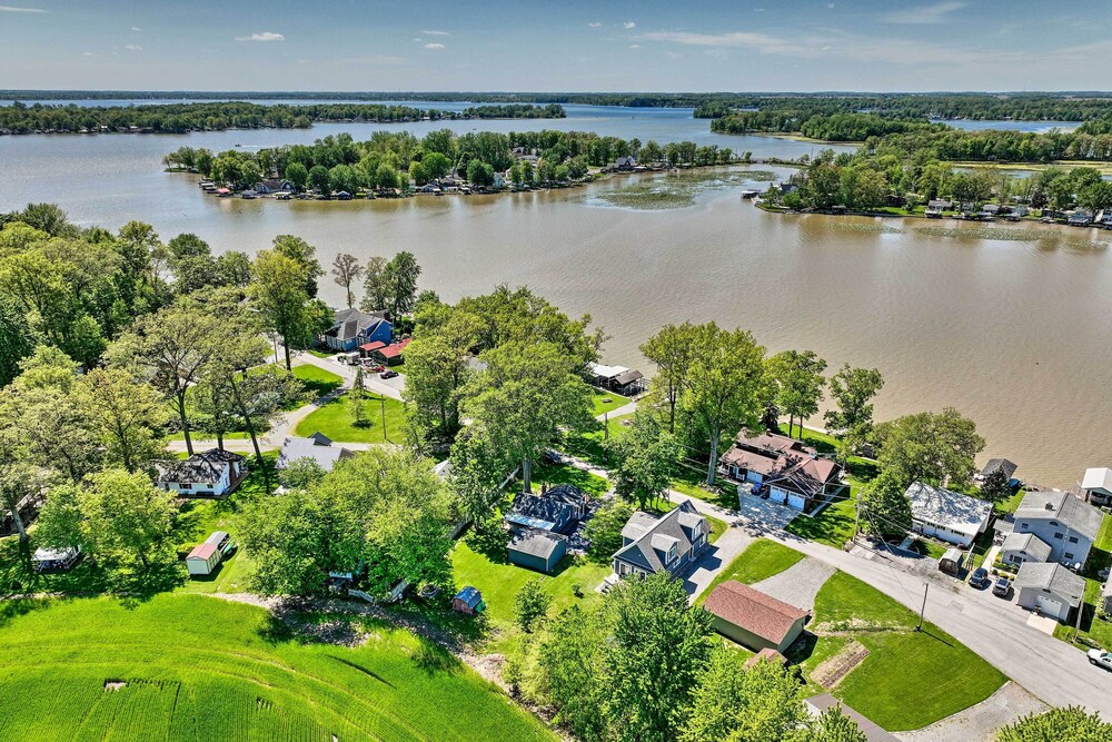 Lovely Belle Center Cottage on Indian Lake! view 3