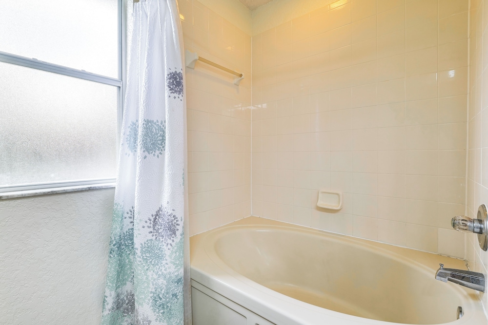 9 Mi to Disney! Regal Palms Resort Condo w/ Pools