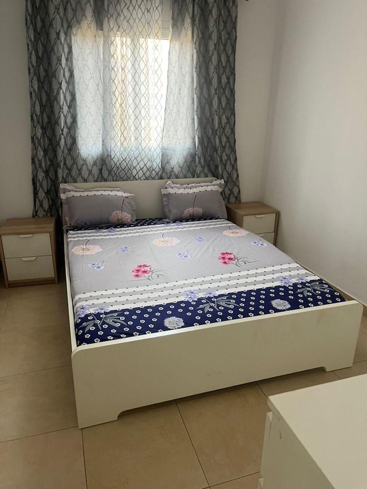 Apartment Sleeps 6 With Free Parking view 2