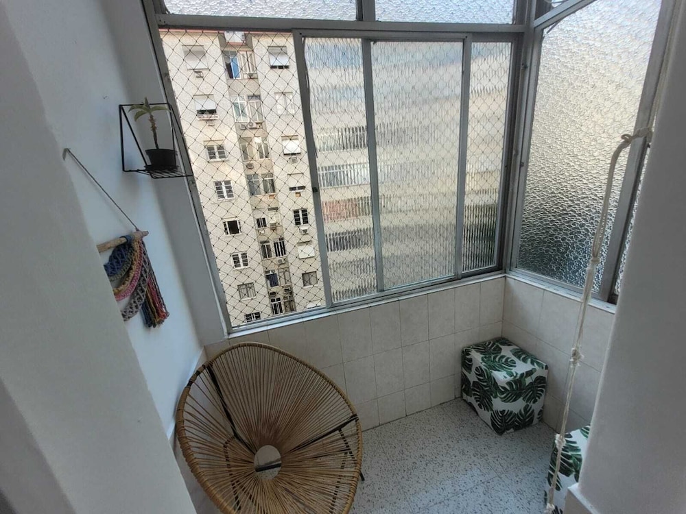 SuhcasaCopacabana 01 Cozy Balcony