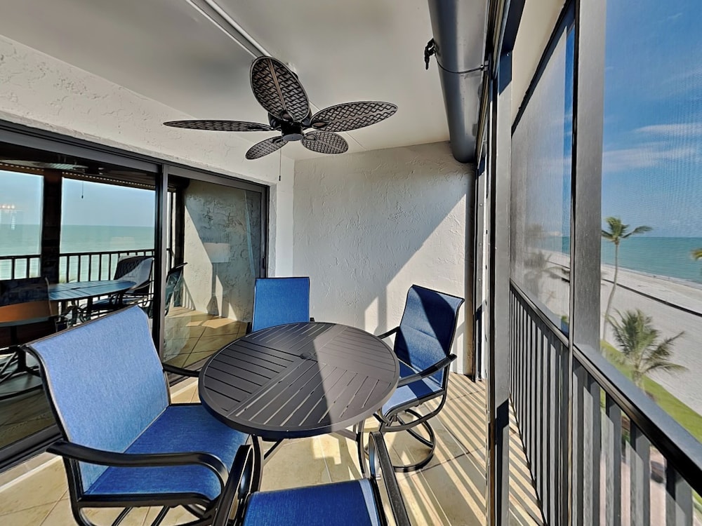 Seaside 4 by Distinctive Beach Rentals