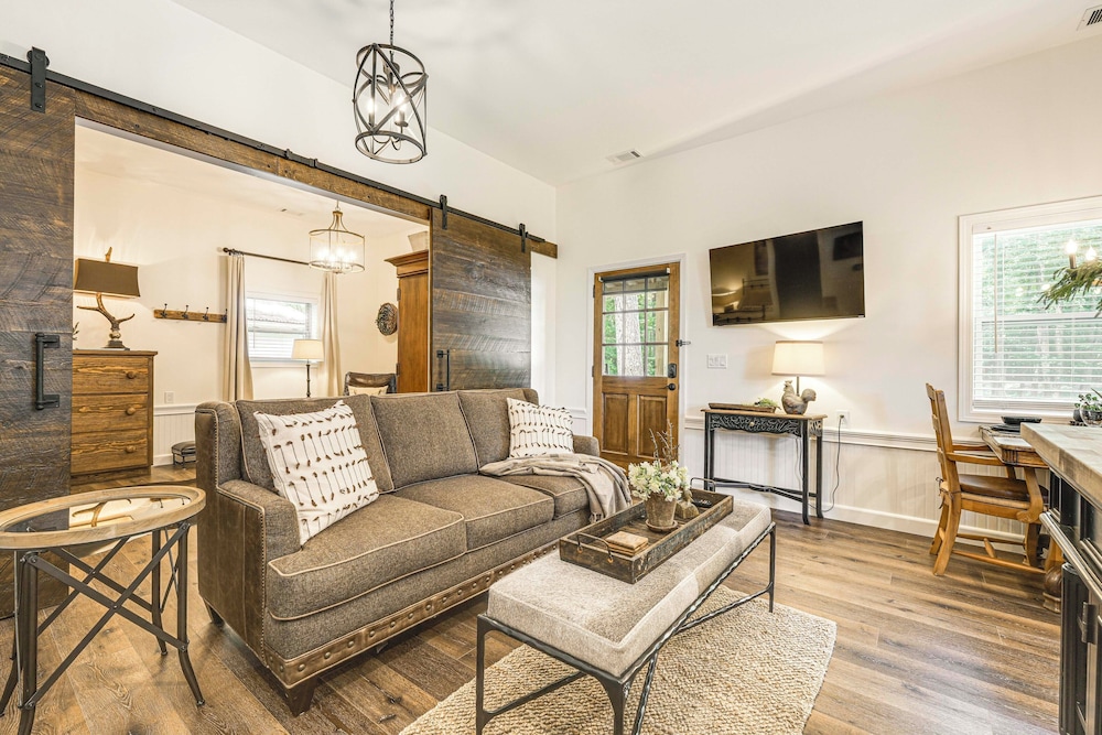 1/2 Mi to Lake Nottely: Blairsville Home w/ Patio!