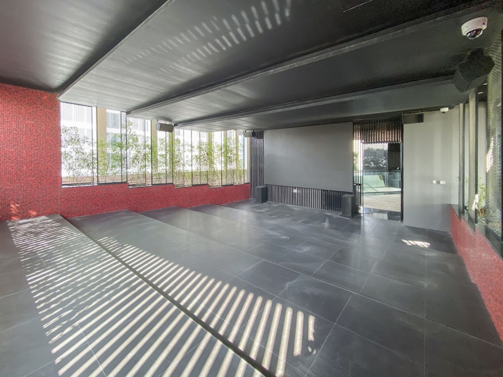 WelHome - Opulent Retreat With Panoramic Cityscape Views photo 3