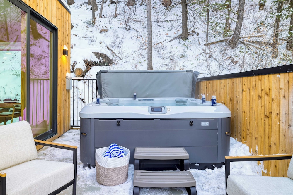 Parkview Mountain House Luxury Ski Home w/ Hot Tub Near Trails & Downtown