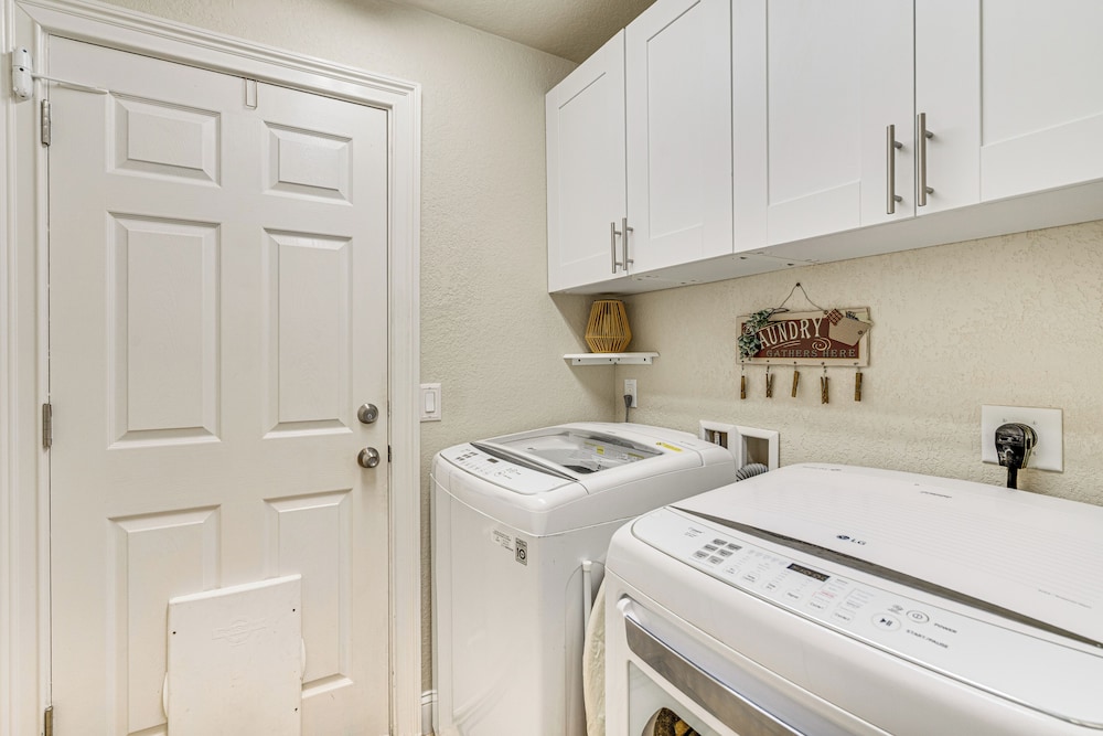 6 Mi to Beach: Family Oasis w/ Pool in Cape Coral