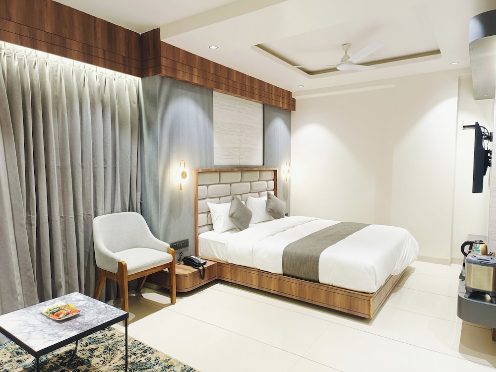 Hotel Maskan Surat