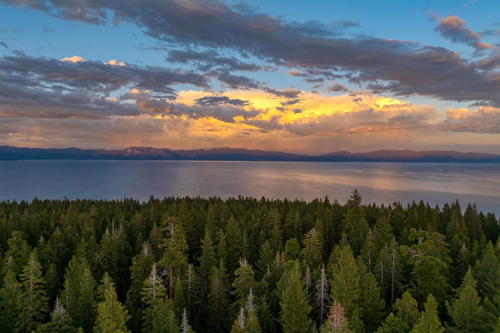 Paige Meadow by Avantstay Near Lake Tahoe City