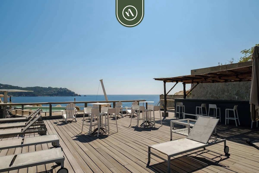 Amazing 3 BR Penthouse With Beachclub