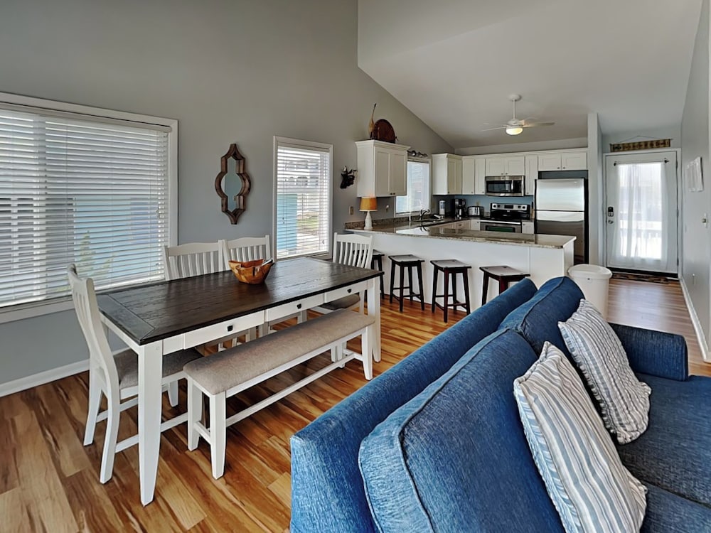 Hicks by Topsail Realty