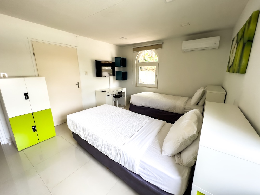 Modern Villa Private Pool 4min to Beaches!