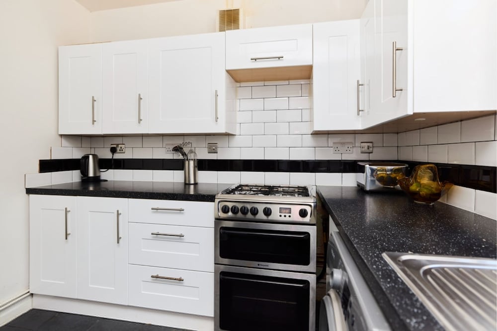 The Holloway Place - Modern 1bdr Flat With Balcony