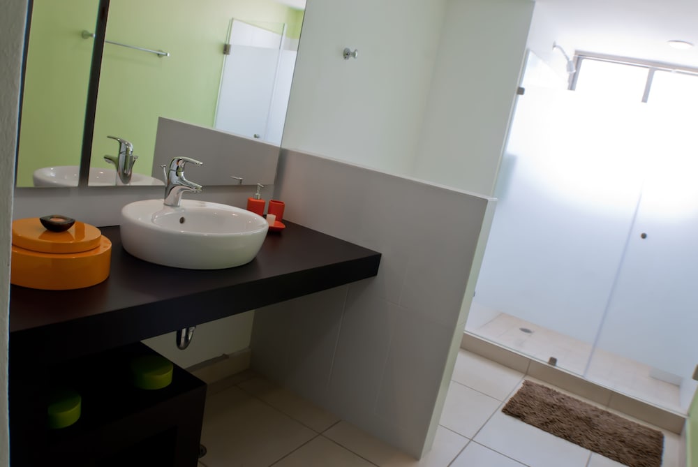 Ramada by Wyndham Acapulco Hotel  Suites - Property Image 16