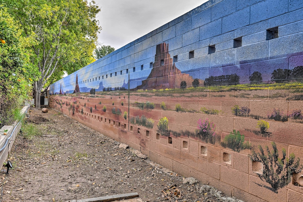 Shared Backyard & Hot Tub: Restful Mesa Retreat! view 3