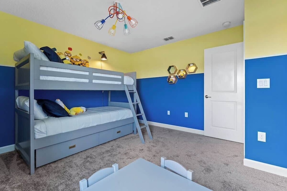 Themed 7bedroom and Pool 18 Guests